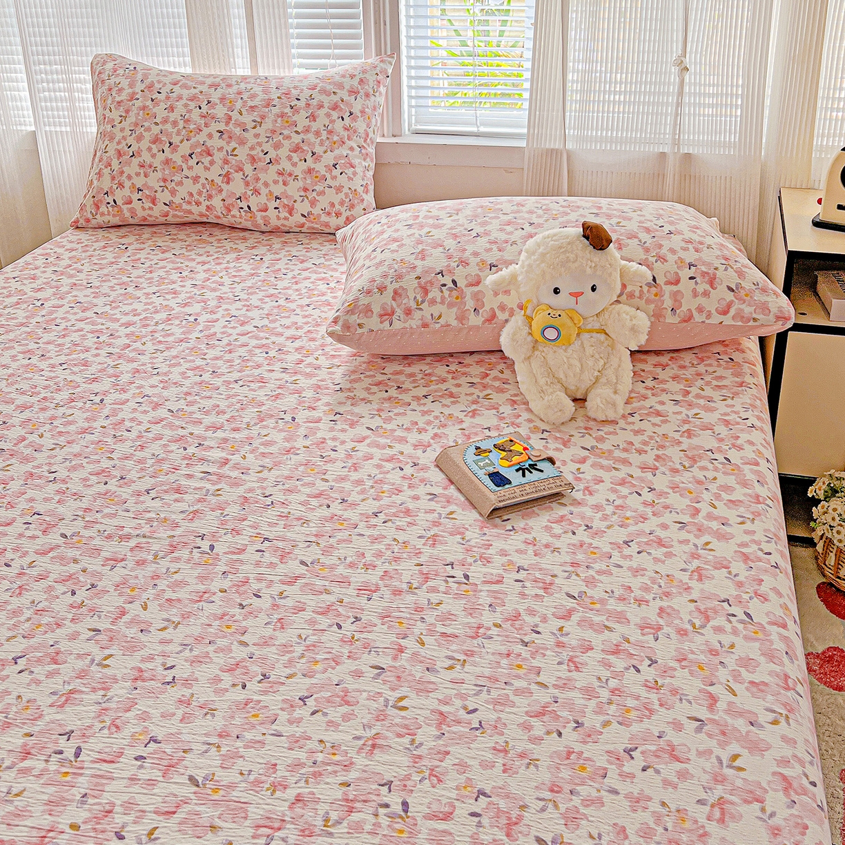 91家纺网 家纺一手货源 找家纺 格真 2025秋冬新款110克高克重提花加厚皱皱纱双层纱印花单床笠 嫣然