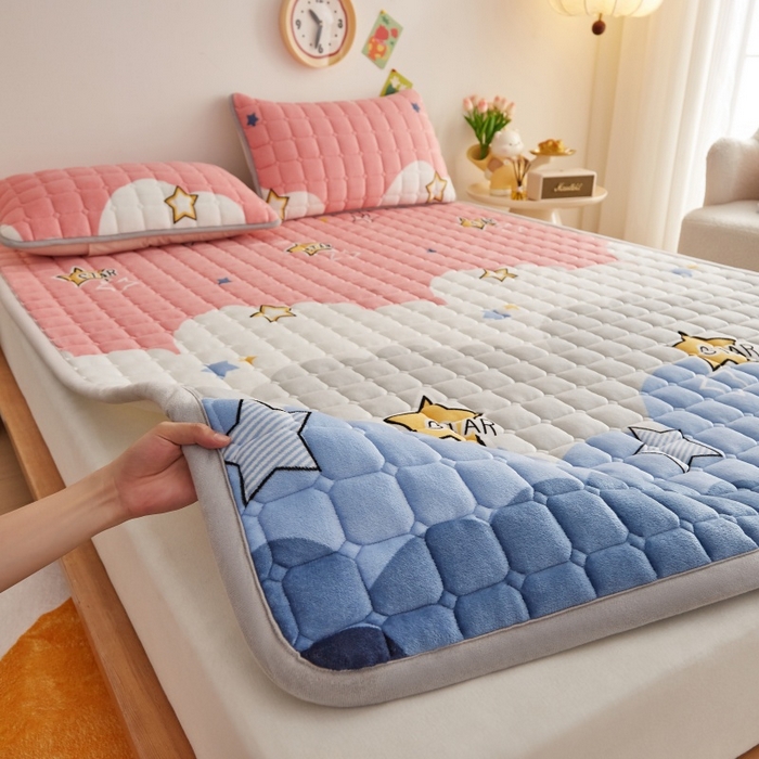 91家纺网 家纺一手货源 找家纺 奇丝雅 2025新款A类牛奶绒床褥床垫软垫家用学生宿舍上下铺寝室床护垫夹棉褥子-大床款套件 水纹星