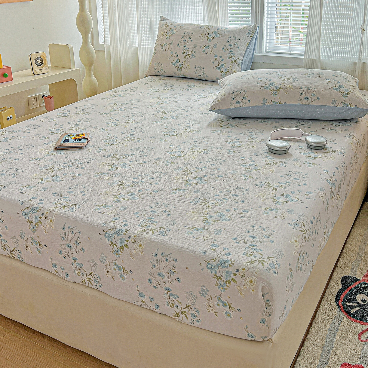 91家纺网 家纺一手货源 找家纺 格真 2025秋冬新款110克高克重提花加厚皱皱纱双层纱印花单床笠 长相思兰