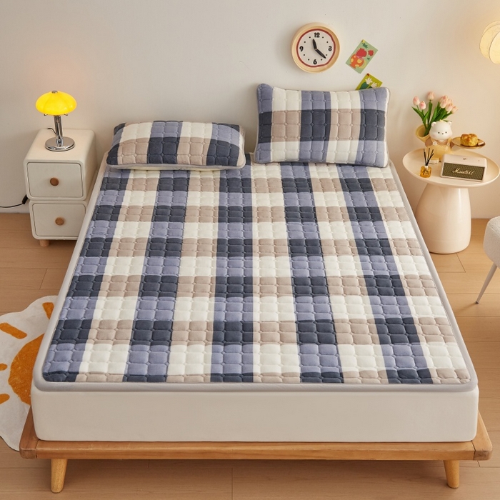 91家纺网 家纺一手货源 找家纺 奇丝雅 2025新款A类牛奶绒床褥床垫软垫家用学生宿舍上下铺寝室床护垫夹棉褥子-大床款单件 大蓝格