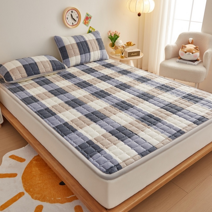 91家纺网 家纺一手货源 找家纺 奇丝雅 2025新款A类牛奶绒床褥床垫软垫家用学生宿舍上下铺寝室床护垫夹棉褥子-大床款单件 大蓝格