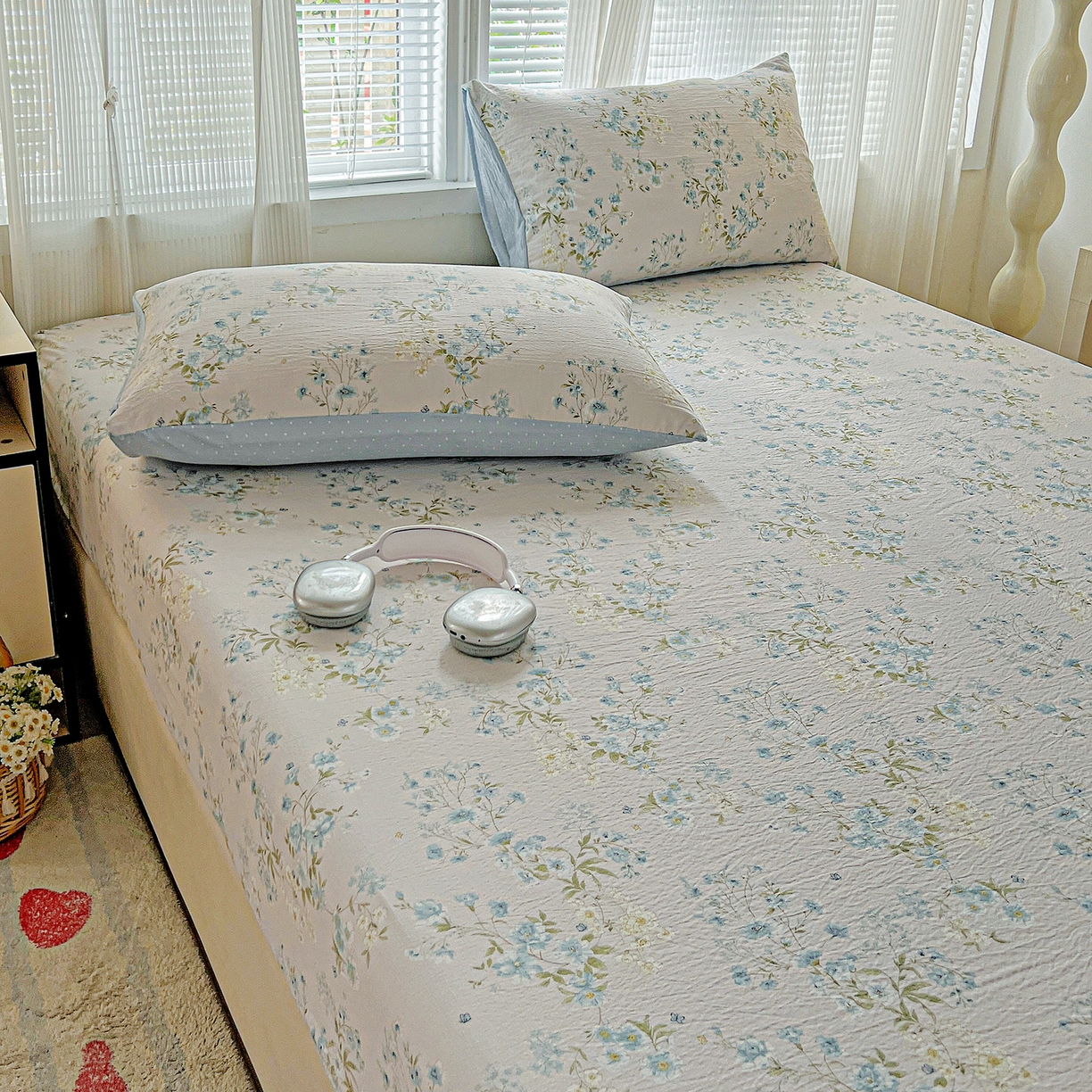 91家纺网 家纺一手货源 找家纺 格真 2025秋冬新款110克高克重提花加厚皱皱纱双层纱印花单床笠 长相思兰