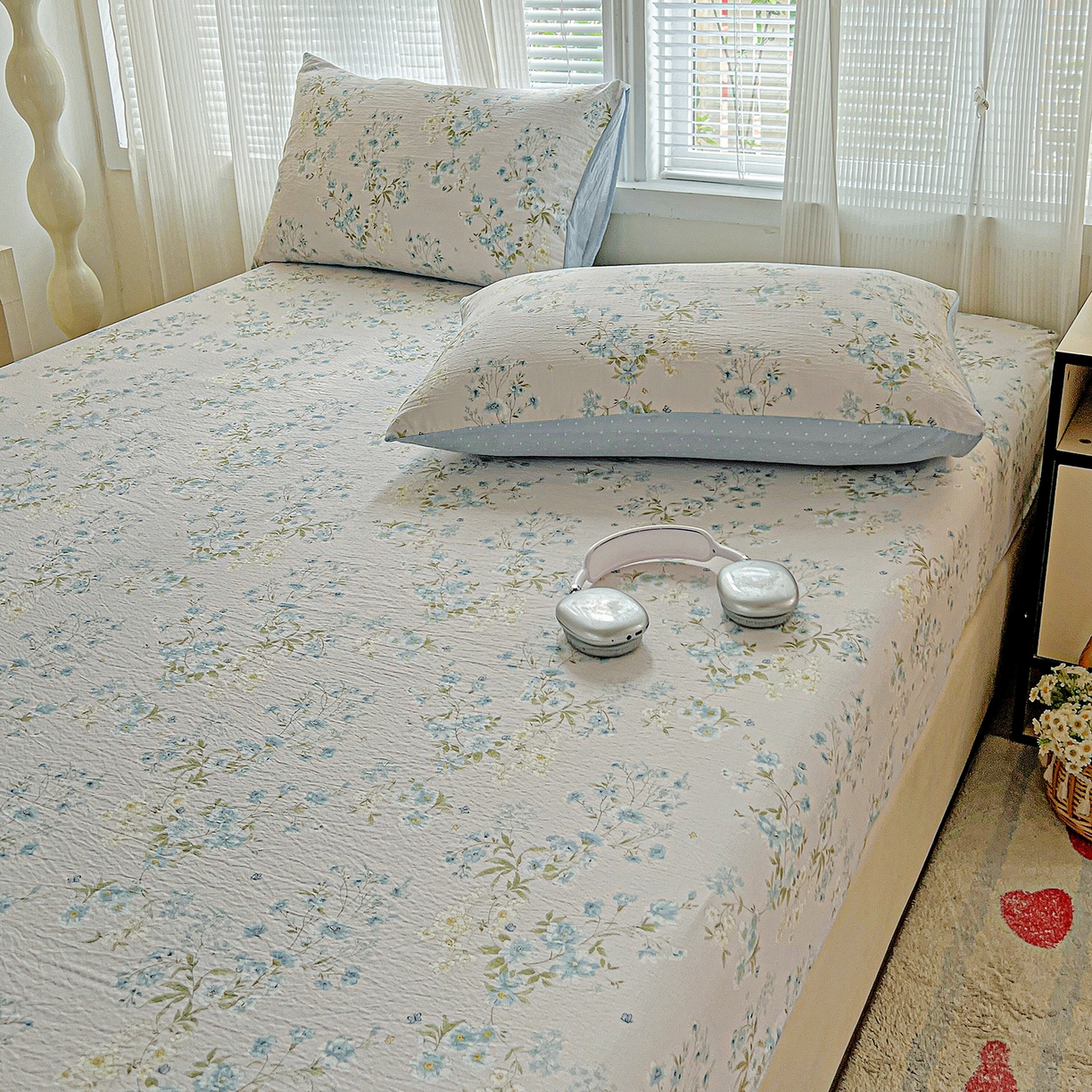 91家纺网 家纺一手货源 找家纺 格真 2025秋冬新款110克高克重提花加厚皱皱纱双层纱印花单床笠 长相思兰