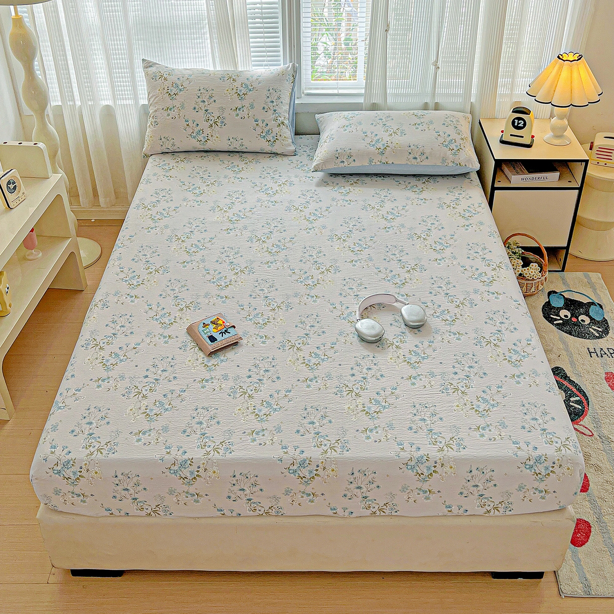 91家纺网 家纺一手货源 找家纺 格真 2025秋冬新款110克高克重提花加厚皱皱纱双层纱印花单床笠 长相思兰