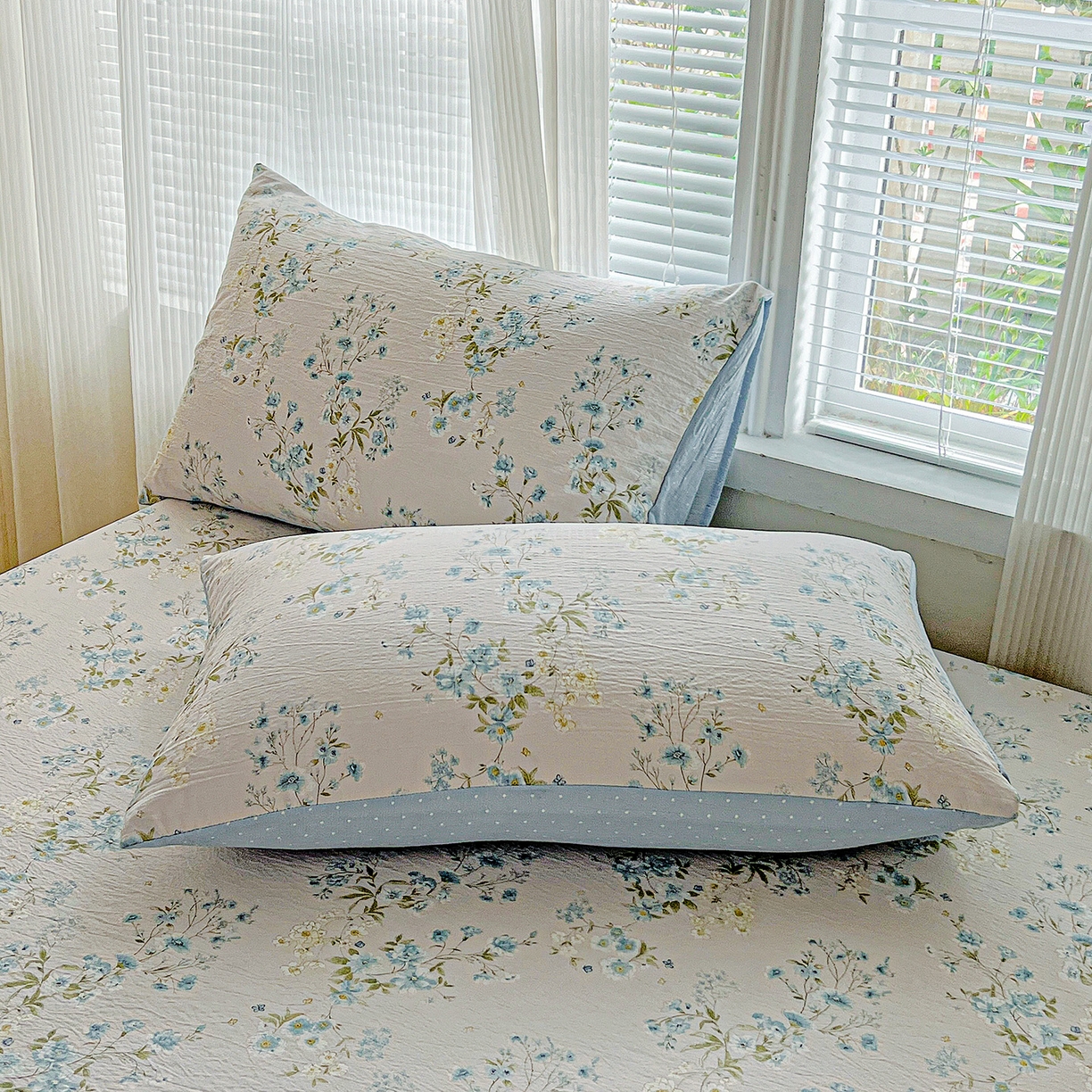 91家纺网 家纺一手货源 找家纺 格真 2025秋冬新款110克高克重提花加厚皱皱纱双层纱印花单床笠 长相思兰