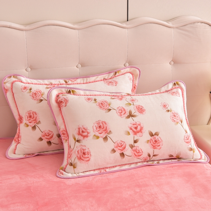 91家纺网 家纺一手货源 找家纺 （总）德比尔斯 2025新款牛奶绒床裙四件套8-9斤法莱绒直播爆款日产2万套