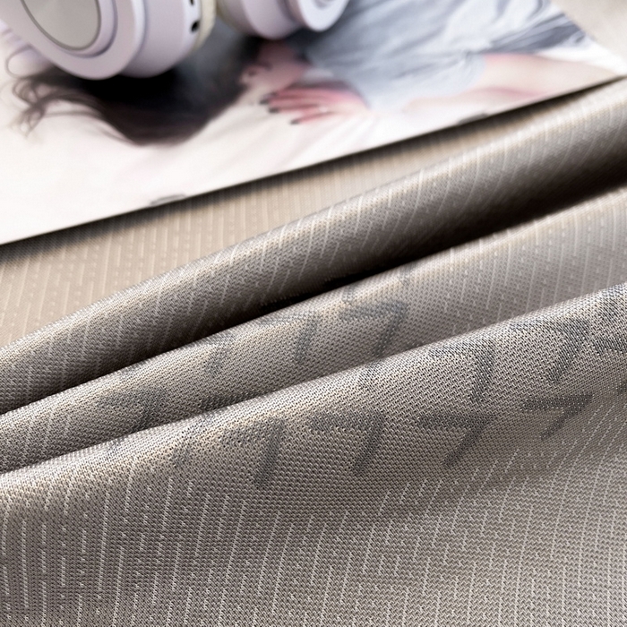 91家纺网 家纺一手货源 找家纺 小叮当家纺仓储工厂店 2025新款凉感三明治冰丝席凉席-芳华系列-床笠款-版本二 芳华床笠-字母M（灰)