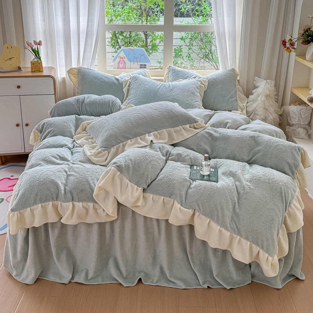 91家纺网 家纺一手货源 找家纺 KA家纺 2025新款冬雕花牛奶绒床裙款四件套-织梦系列 织梦蓝