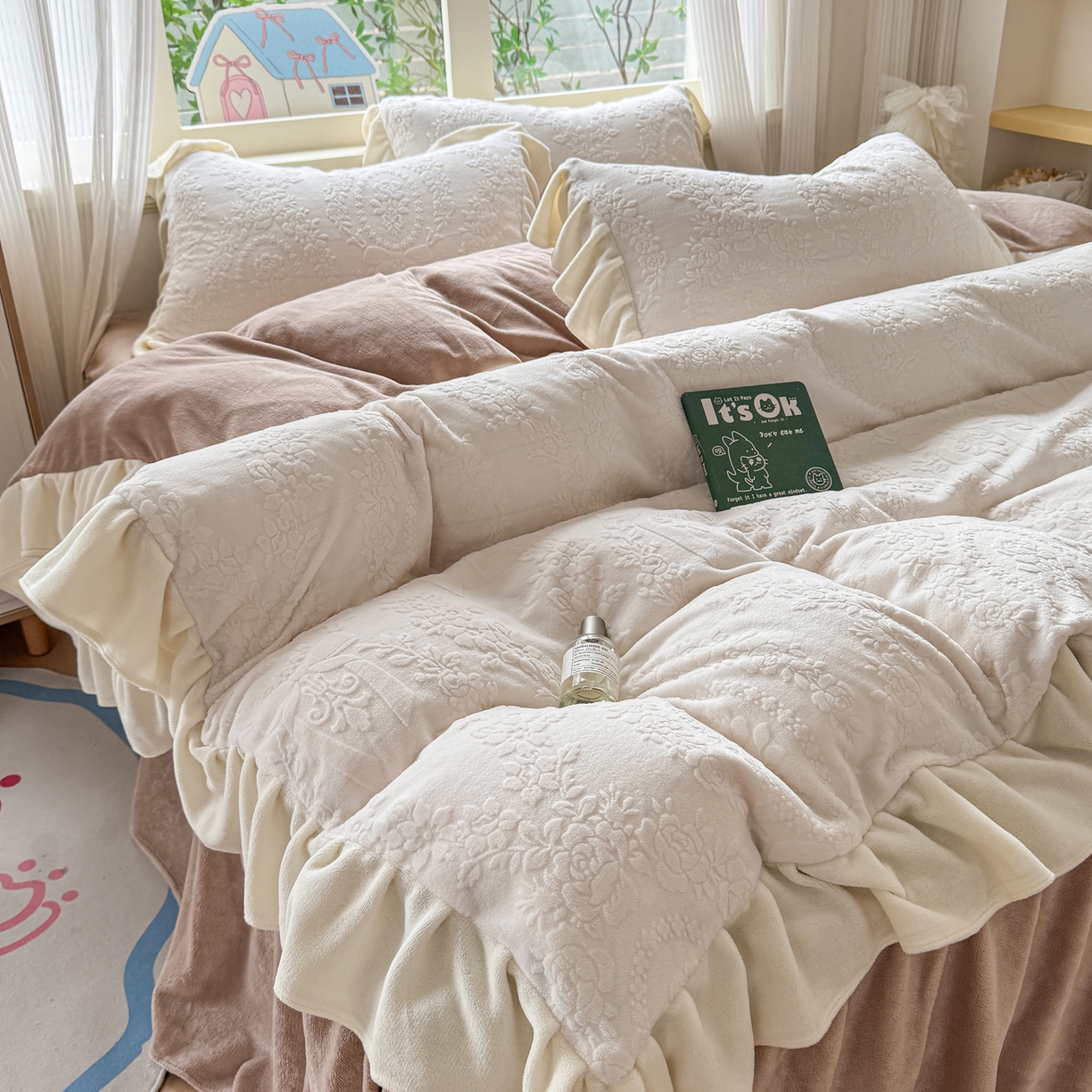 91家纺网 家纺一手货源 找家纺 （总）KA家纺 2025新款冬雕花牛奶绒床裙款四件套-织梦系列