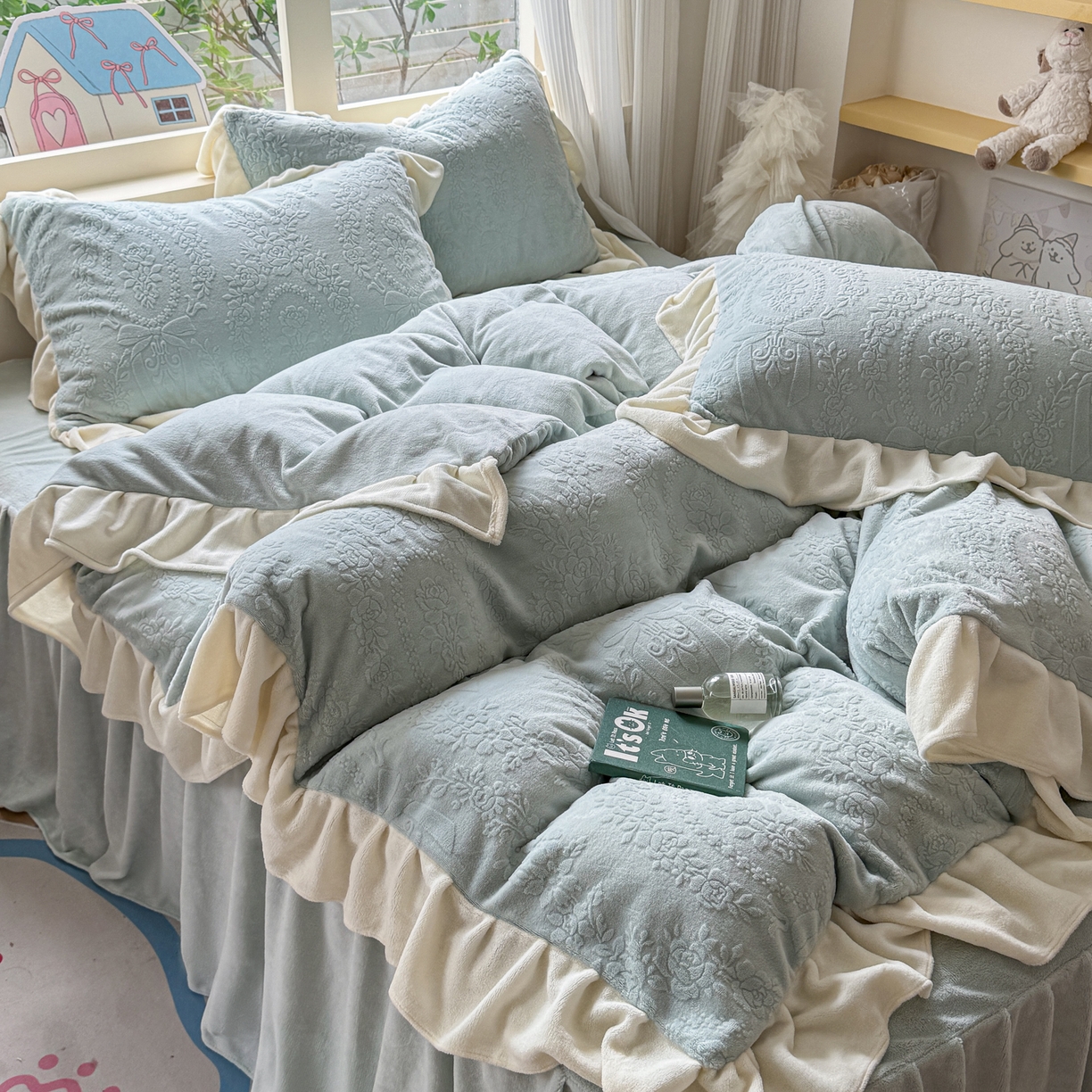 91家纺网 家纺一手货源 找家纺 KA家纺 2025新款冬雕花牛奶绒床裙款四件套-织梦系列 织梦蓝