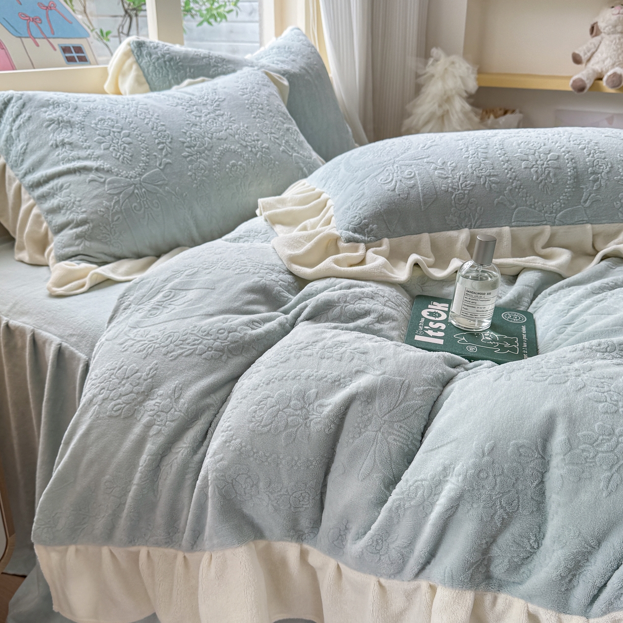 91家纺网 家纺一手货源 找家纺 KA家纺 2025新款冬雕花牛奶绒床裙款四件套-织梦系列 织梦蓝