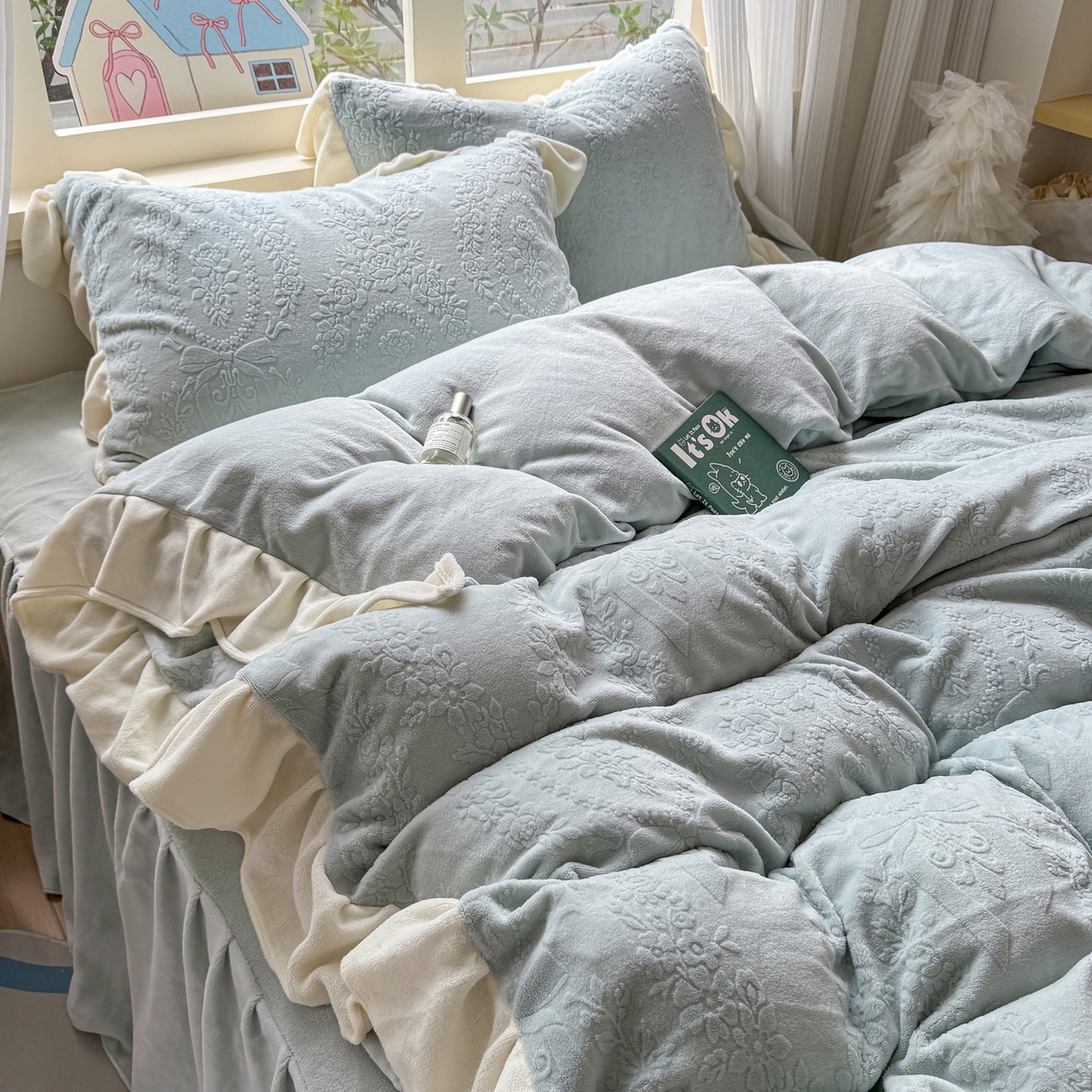 91家纺网 家纺一手货源 找家纺 KA家纺 2025新款冬雕花牛奶绒床裙款四件套-织梦系列 织梦蓝