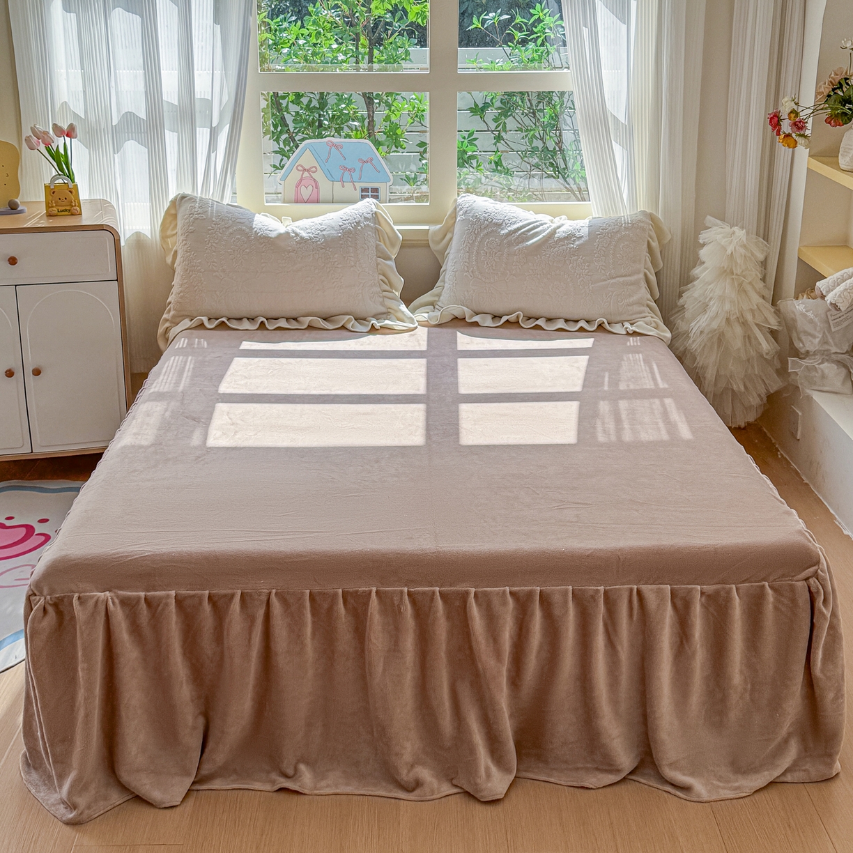 91家纺网 家纺一手货源 找家纺 （总）KA家纺 2025新款冬雕花牛奶绒床裙款四件套-织梦系列