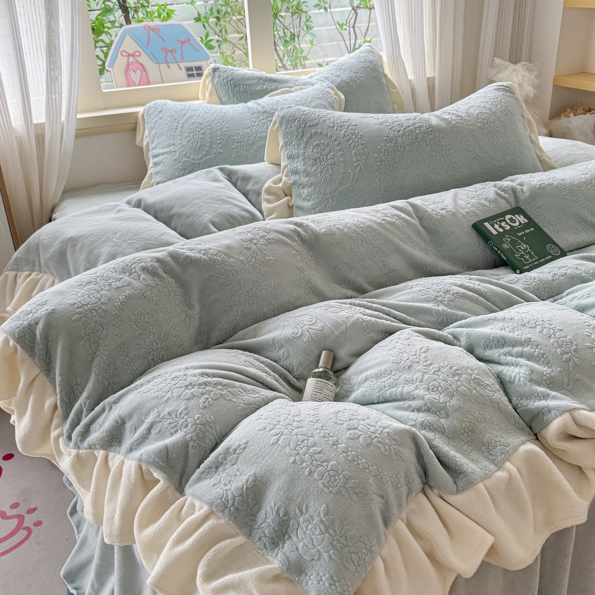 91家纺网 家纺一手货源 找家纺 KA家纺 2025新款冬雕花牛奶绒床裙款四件套-织梦系列 织梦蓝