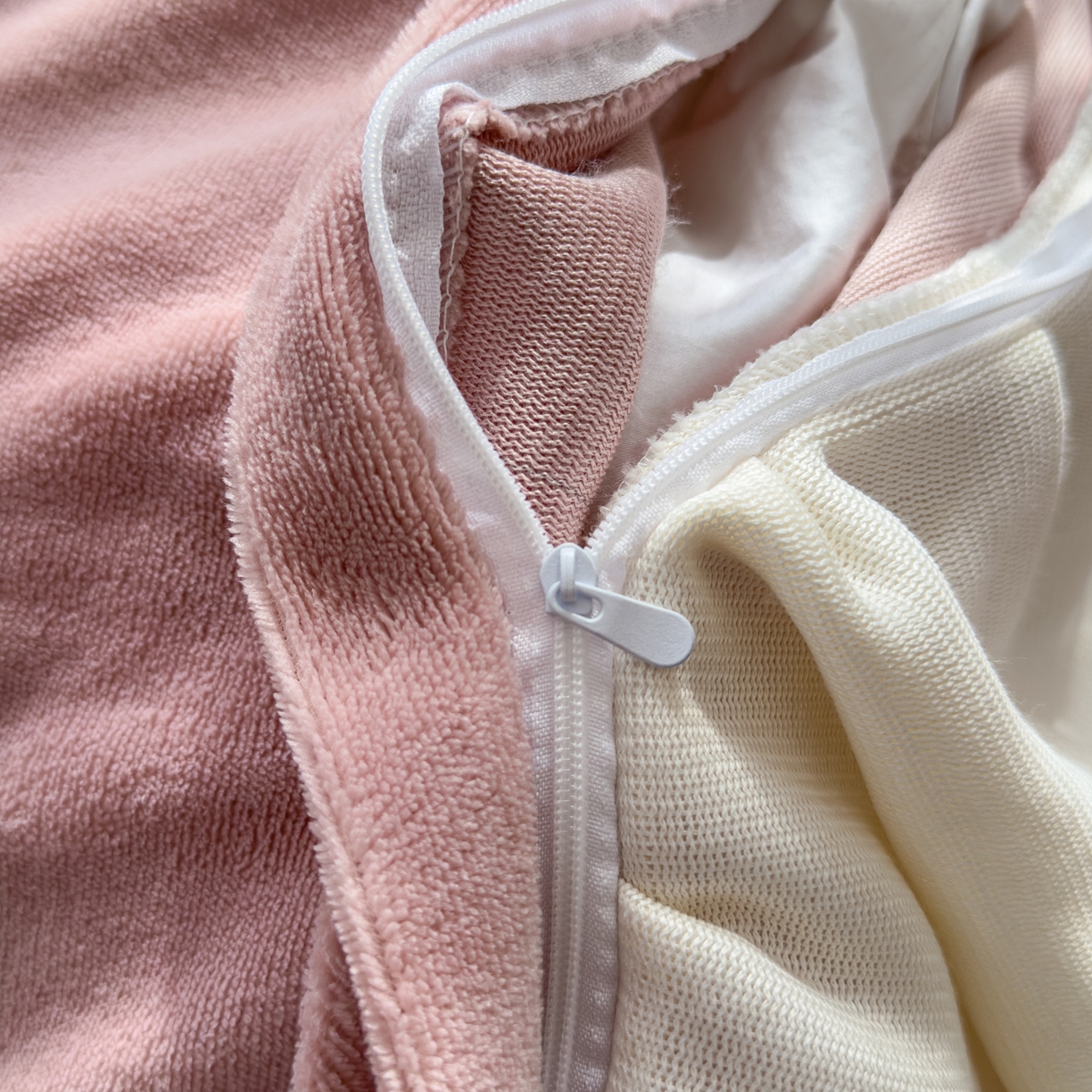 91家纺网 家纺一手货源 找家纺 KA家纺 2025新款冬雕花牛奶绒床裙款四件套-织梦系列 织梦粉