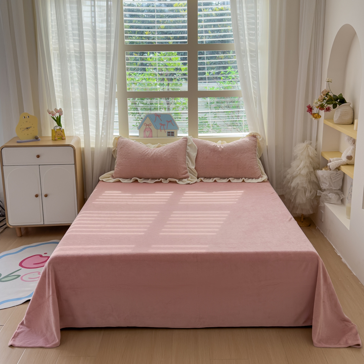 91家纺网 家纺一手货源 找家纺 KA家纺 2025新款冬雕花牛奶绒床裙款四件套-织梦系列 织梦粉