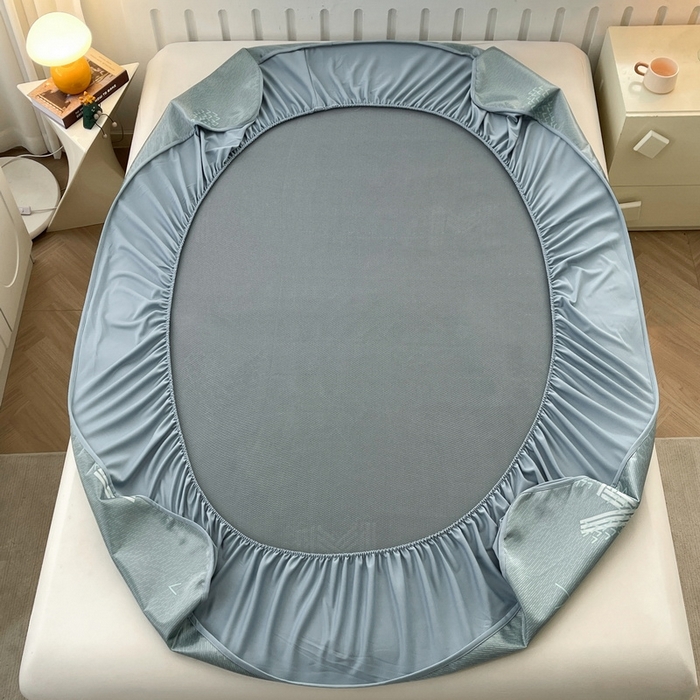 91家纺网 家纺一手货源 找家纺 小叮当家纺仓储工厂店 2025新款凉感三明治冰丝席凉席-芳华系列-床笠款-版本二 芳华床笠-字母M（蓝）