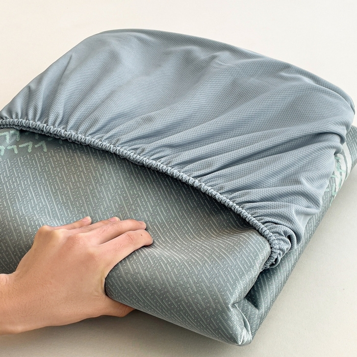 91家纺网 家纺一手货源 找家纺 小叮当家纺仓储工厂店 2025新款凉感三明治冰丝席凉席-芳华系列-床笠款-版本二 芳华床笠-字母M（蓝）