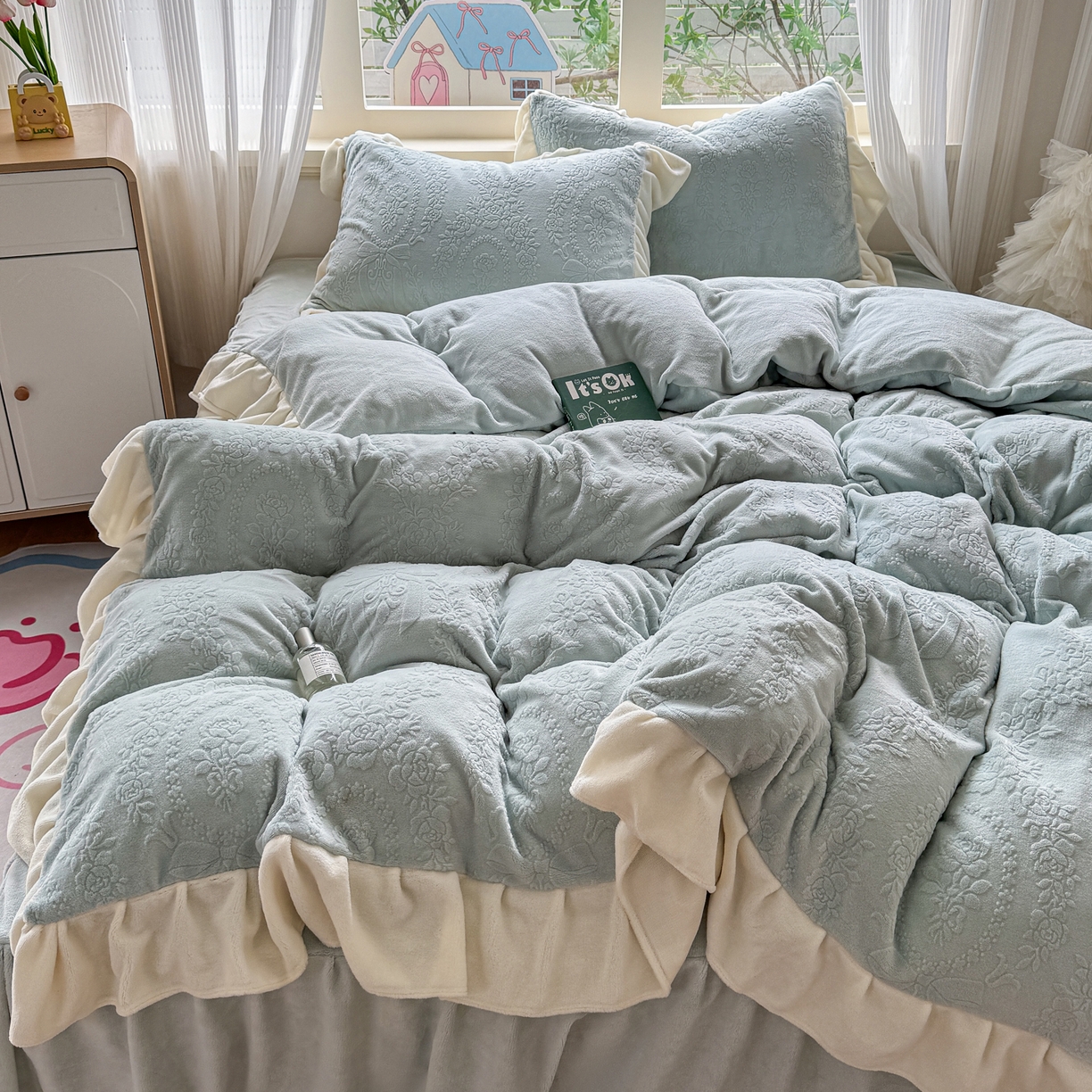 91家纺网 家纺一手货源 找家纺 KA家纺 2025新款冬雕花牛奶绒床裙款四件套-织梦系列 织梦蓝