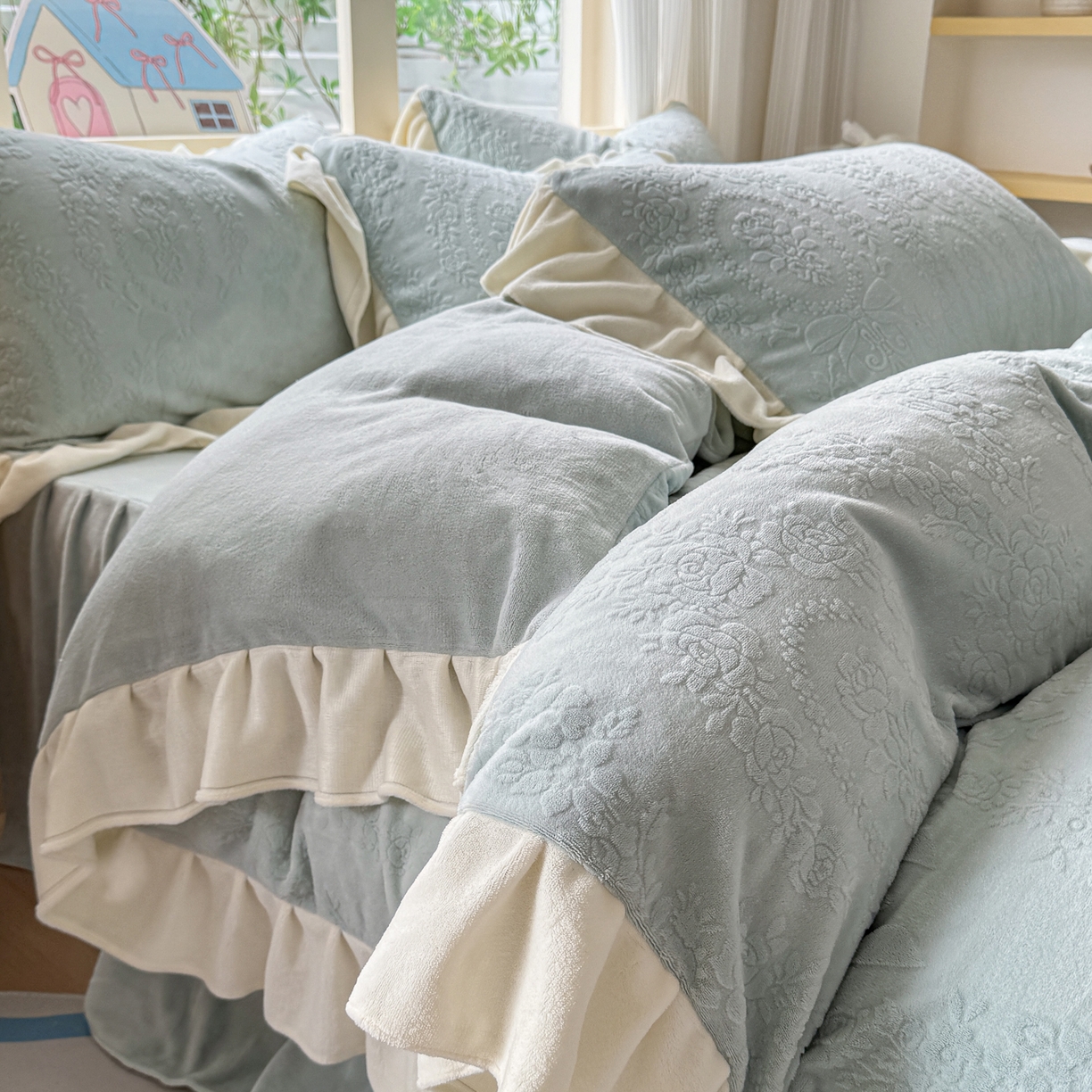 91家纺网 家纺一手货源 找家纺 KA家纺 2025新款冬雕花牛奶绒床裙款四件套-织梦系列 织梦蓝