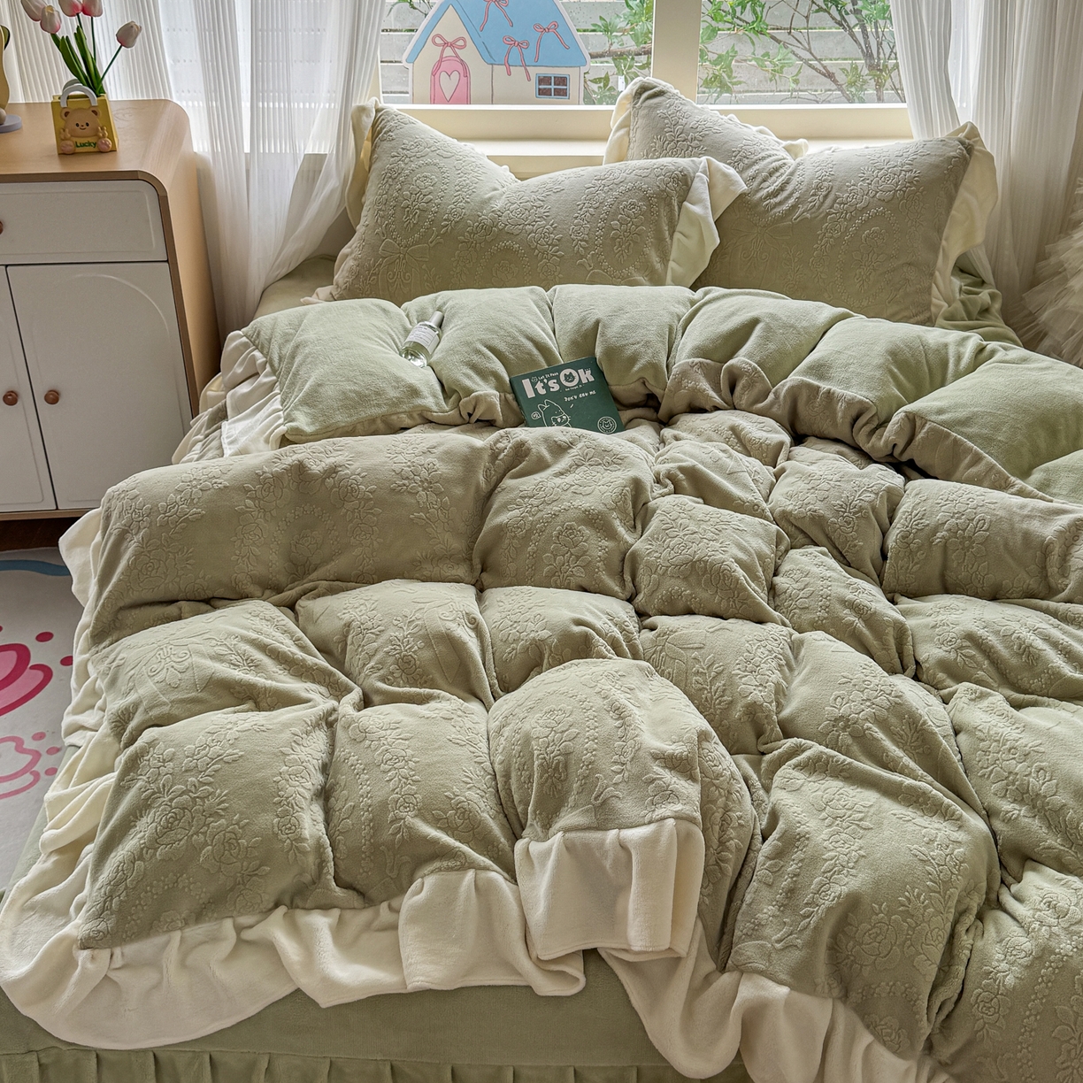 91家纺网 家纺一手货源 找家纺 KA家纺 2025新款冬雕花牛奶绒床裙款四件套-织梦系列 织梦绿