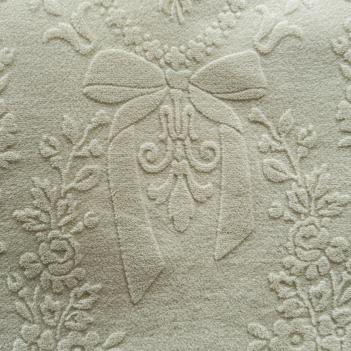 91家纺网 家纺一手货源 找家纺 KA家纺 2025新款冬雕花牛奶绒床裙款四件套-织梦系列 织梦绿