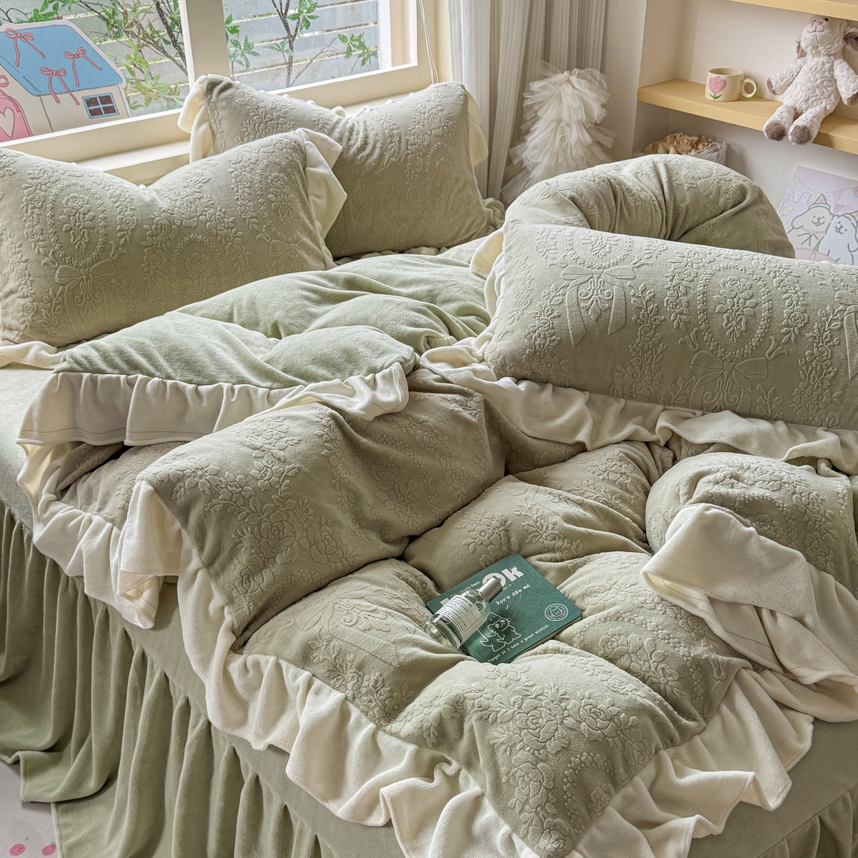 91家纺网 家纺一手货源 找家纺 KA家纺 2025新款冬雕花牛奶绒床裙款四件套-织梦系列 织梦绿
