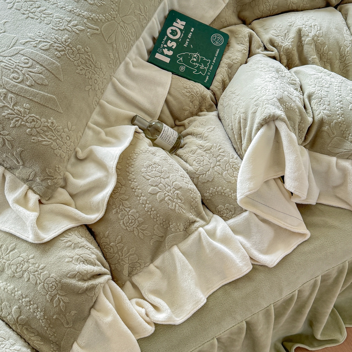 91家纺网 家纺一手货源 找家纺 KA家纺 2025新款冬雕花牛奶绒床裙款四件套-织梦系列 织梦绿