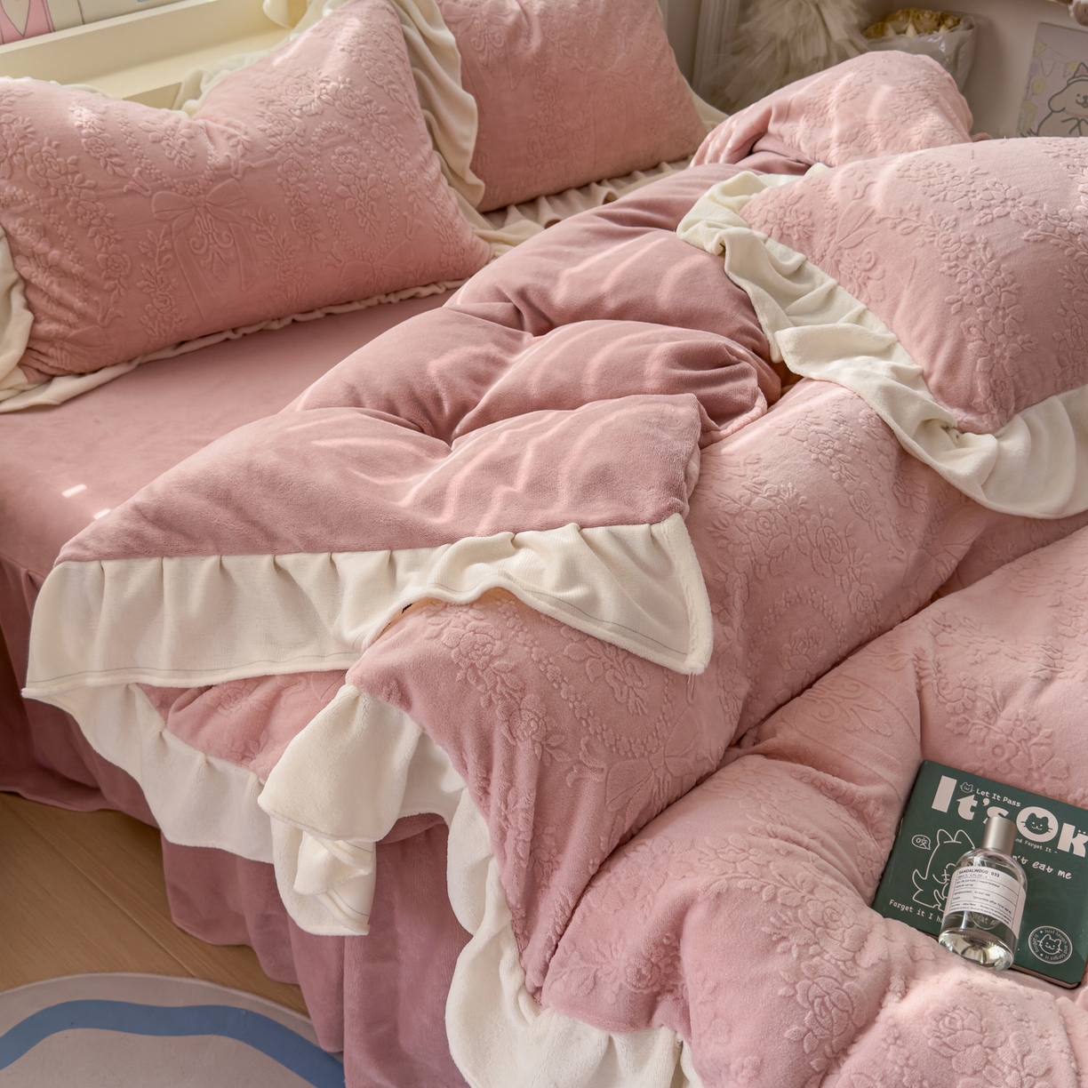 KA家纺 2025新款冬雕花牛奶绒床裙款四件套-织梦系列 织梦粉