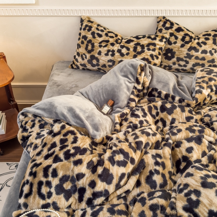 91家纺网 家纺一手货源 找家纺 橘子家 2025新款轻奢兔绒高克重四件套 豹纹-咖