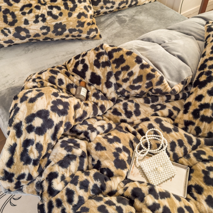 91家纺网 家纺一手货源 找家纺 橘子家 2025新款轻奢兔绒高克重四件套 豹纹-咖