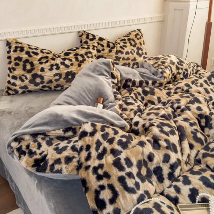 91家纺网 家纺一手货源 找家纺 橘子家 2025新款轻奢兔绒高克重四件套 豹纹-咖