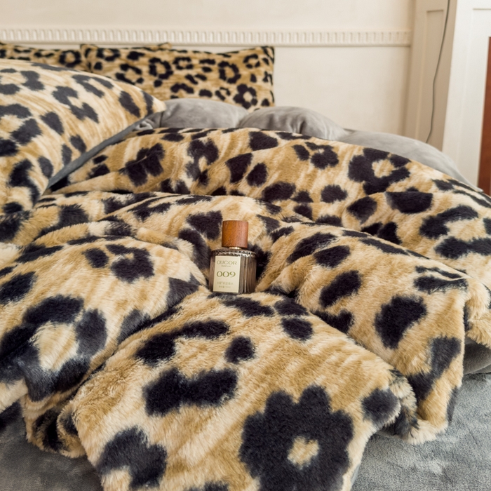 91家纺网 家纺一手货源 找家纺 橘子家 2025新款轻奢兔绒高克重四件套 豹纹-咖