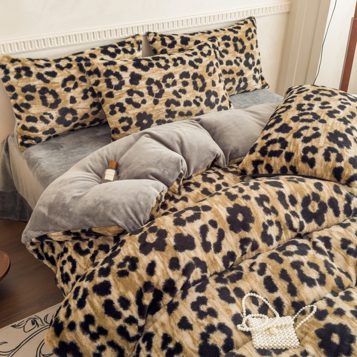 91家纺网 家纺一手货源 找家纺 橘子家 2025新款轻奢兔绒高克重四件套 豹纹-咖