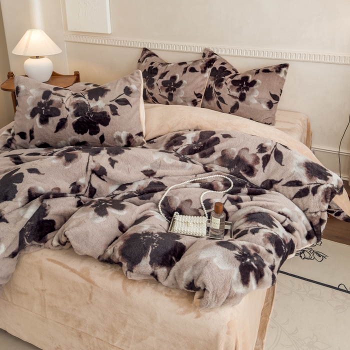 91家纺网 家纺一手货源 找家纺 橘子家 2025新款轻奢兔绒高克重四件套 彼岸花开