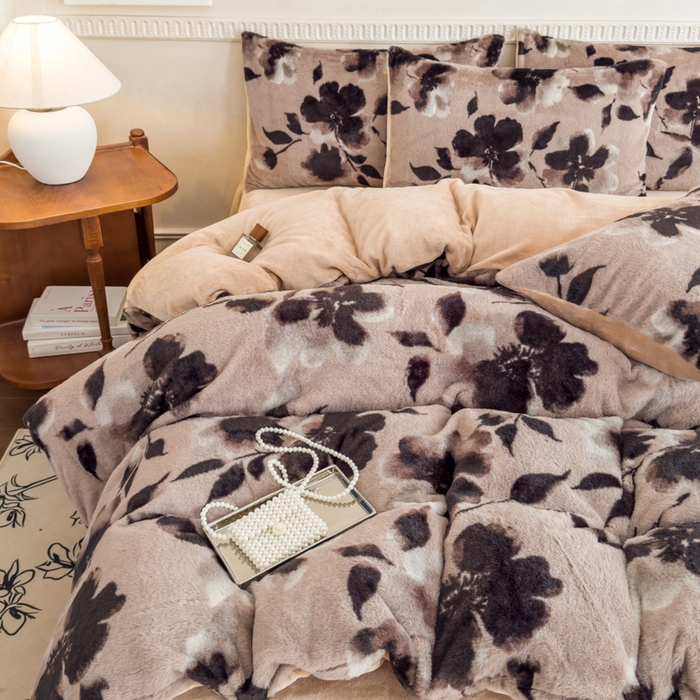 91家纺网 家纺一手货源 找家纺 橘子家 2025新款轻奢兔绒高克重四件套 彼岸花开