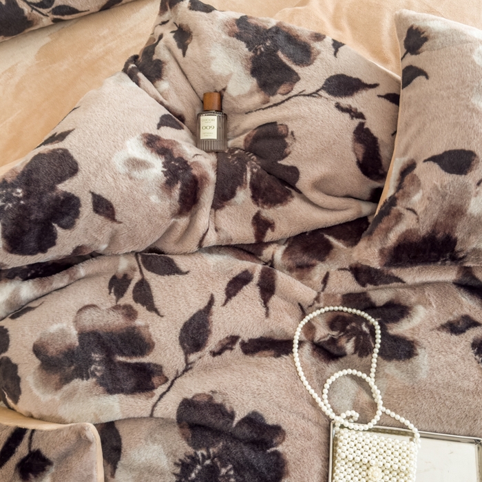 91家纺网 家纺一手货源 找家纺 橘子家 2025新款轻奢兔绒高克重四件套 彼岸花开