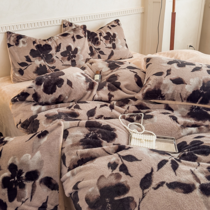 91家纺网 家纺一手货源 找家纺 橘子家 2025新款轻奢兔绒高克重四件套 彼岸花开