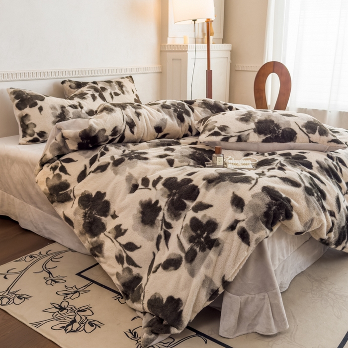 91家纺网 家纺一手货源 找家纺 橘子家 2025新款轻奢兔绒高克重四件套 彼岸花开-灰