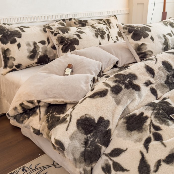 91家纺网 家纺一手货源 找家纺 橘子家 2025新款轻奢兔绒高克重四件套 彼岸花开-灰