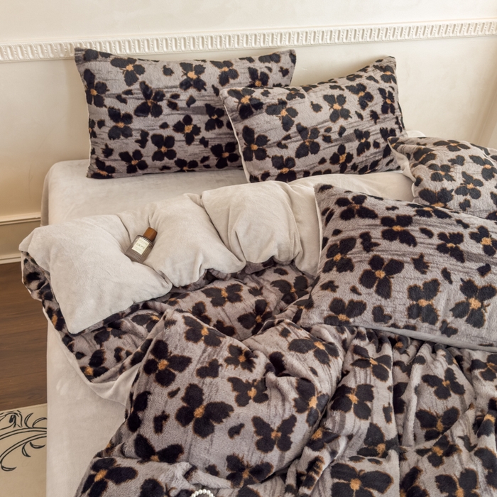 91家纺网 家纺一手货源 找家纺 橘子家 2025新款轻奢兔绒高克重四件套 蔓蝶-灰