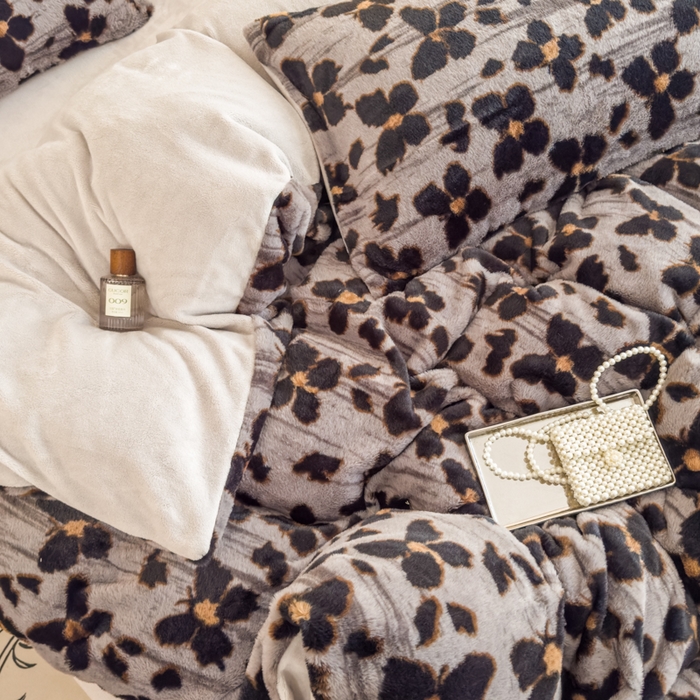 91家纺网 家纺一手货源 找家纺 橘子家 2025新款轻奢兔绒高克重四件套 蔓蝶-灰