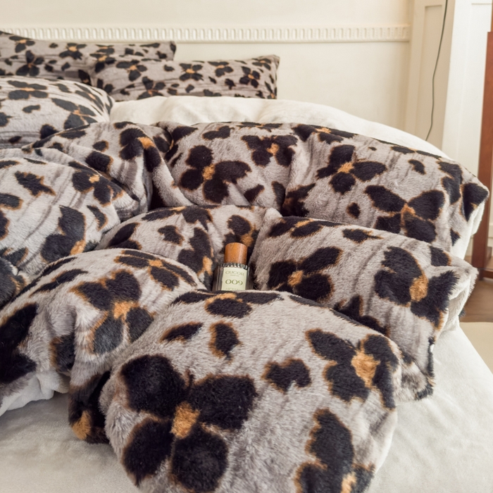 91家纺网 家纺一手货源 找家纺 橘子家 2025新款轻奢兔绒高克重四件套 蔓蝶-灰