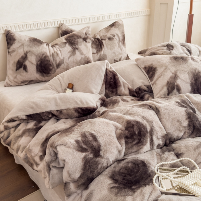 91家纺网 家纺一手货源 找家纺 橘子家 2025新款轻奢兔绒高克重四件套 绮梦