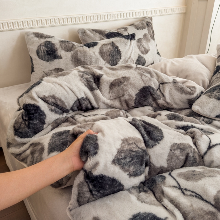 91家纺网 家纺一手货源 找家纺 橘子家 2025新款轻奢兔绒高克重四件套 森与-灰