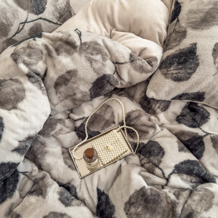 91家纺网 家纺一手货源 找家纺 橘子家 2025新款轻奢兔绒高克重四件套 森与-灰