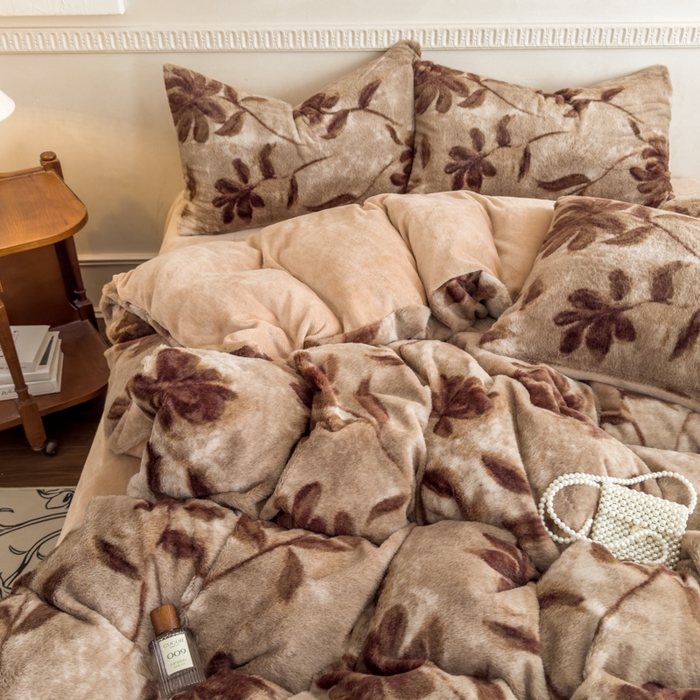 91家纺网 家纺一手货源 找家纺 橘子家 2025新款轻奢兔绒高克重四件套 燕尾花