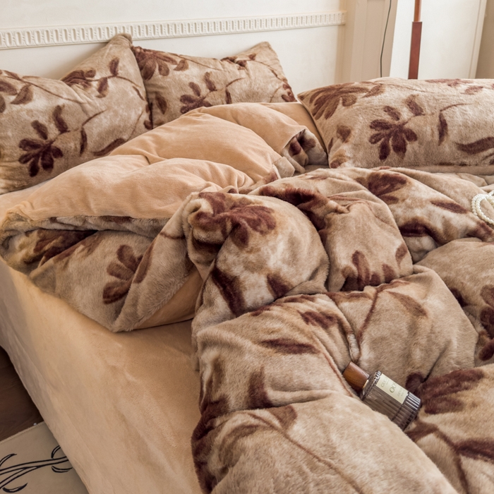 91家纺网 家纺一手货源 找家纺 橘子家 2025新款轻奢兔绒高克重四件套 燕尾花