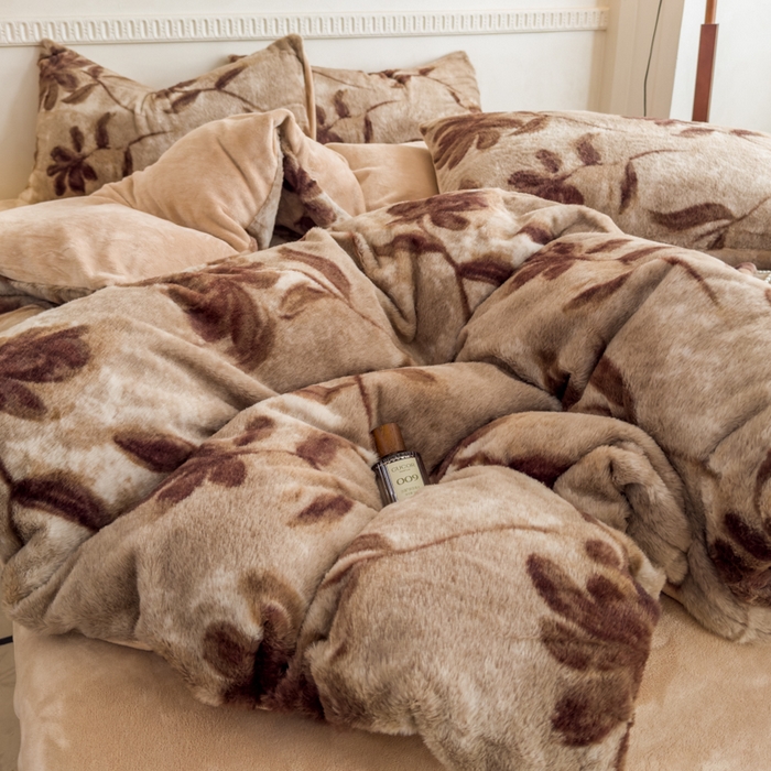 91家纺网 家纺一手货源 找家纺 橘子家 2025新款轻奢兔绒高克重四件套 燕尾花