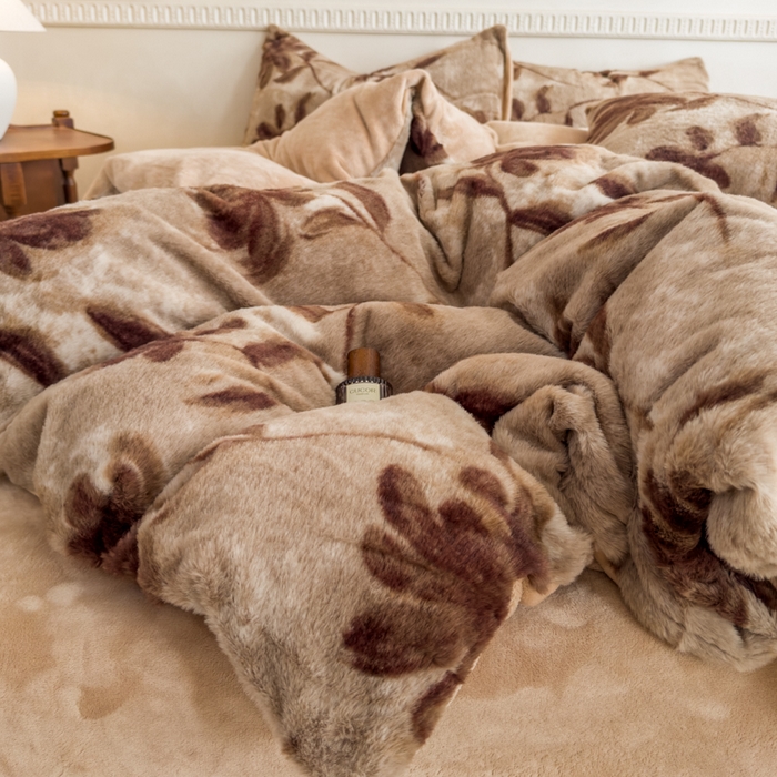 91家纺网 家纺一手货源 找家纺 橘子家 2025新款轻奢兔绒高克重四件套 燕尾花